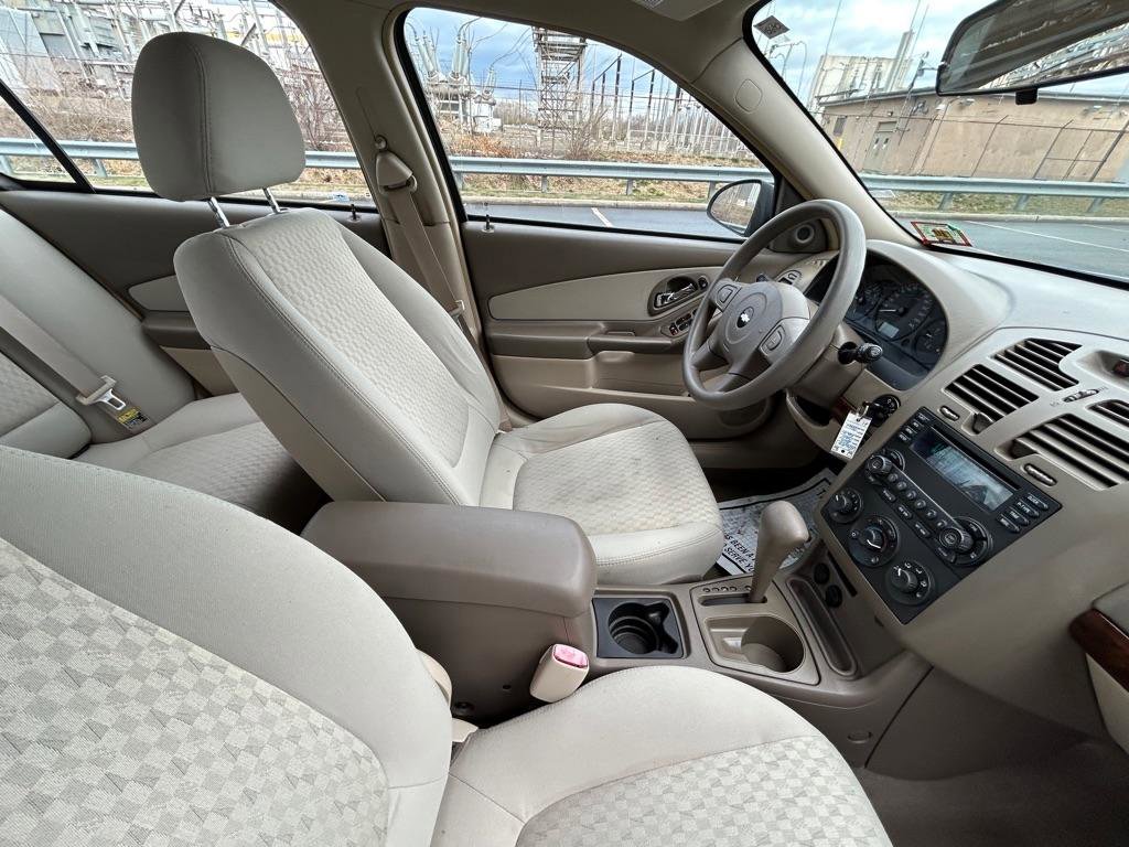Used 2005 Chevrolet Malibu w/ Preferred Equipment Group image 41