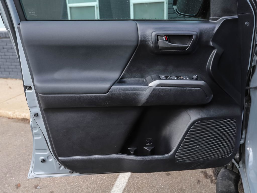 Used 2021 Toyota Tacoma TRD Sport w/ Technology Package RWD image 9