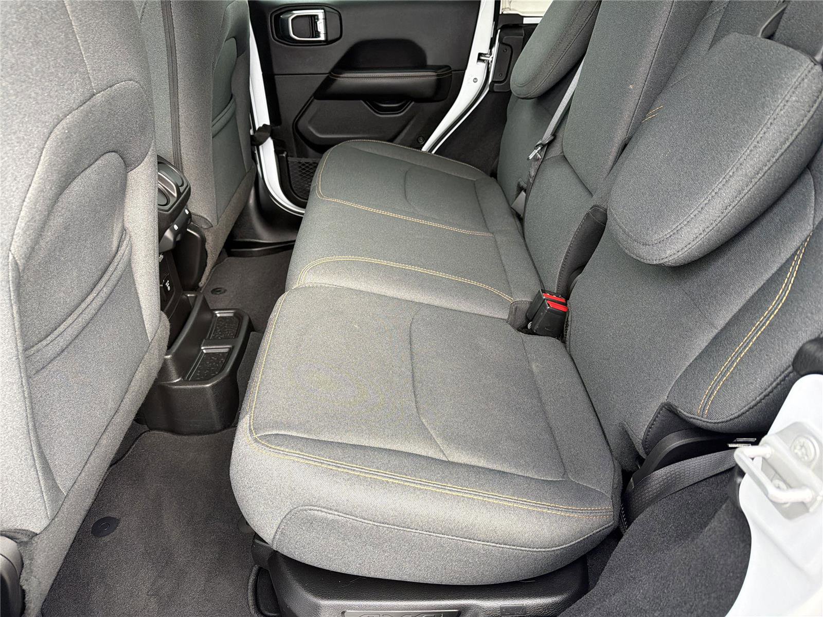 Used 2025 Jeep Wrangler Sahara image 21