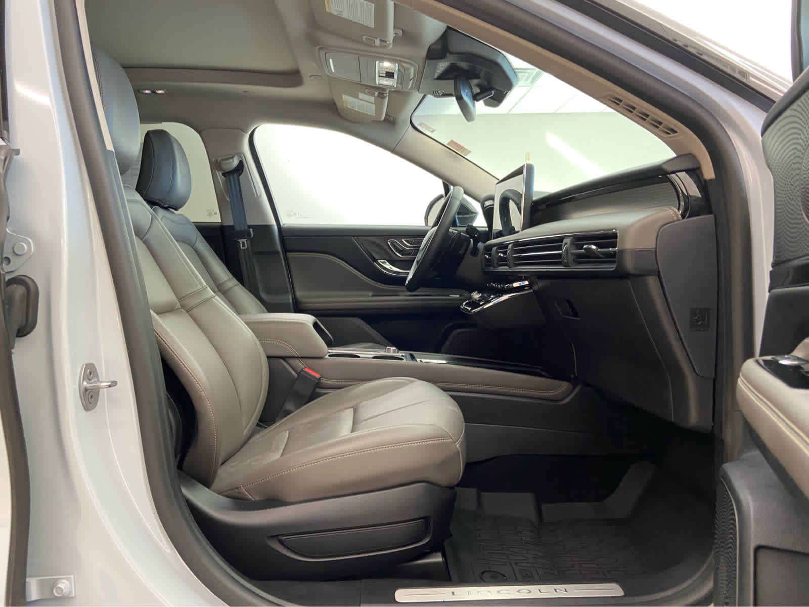 Used 2025 Lincoln Corsair Grand Touring AWD/4WD image 18