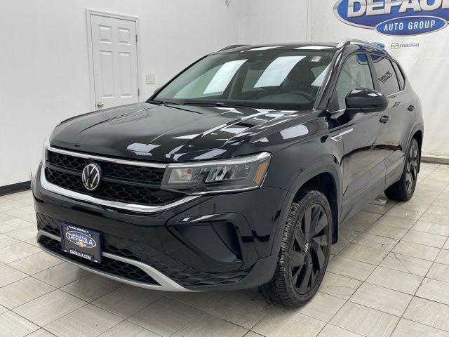 Used 2024 Volkswagen Taos SE w/ Black Wheel Plus Package image 17