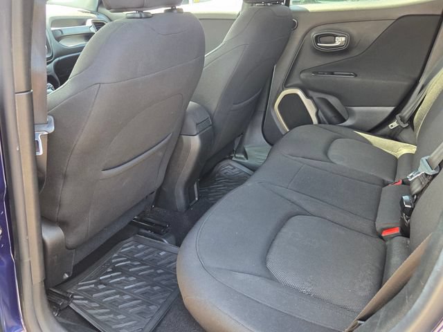 Used 2017 Jeep Renegade Latitude FWD image 6