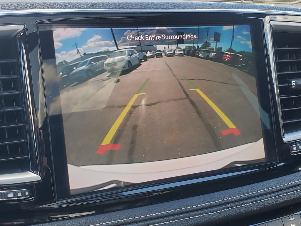 Used 2025 Chrysler Pacifica Limited FWD image 15