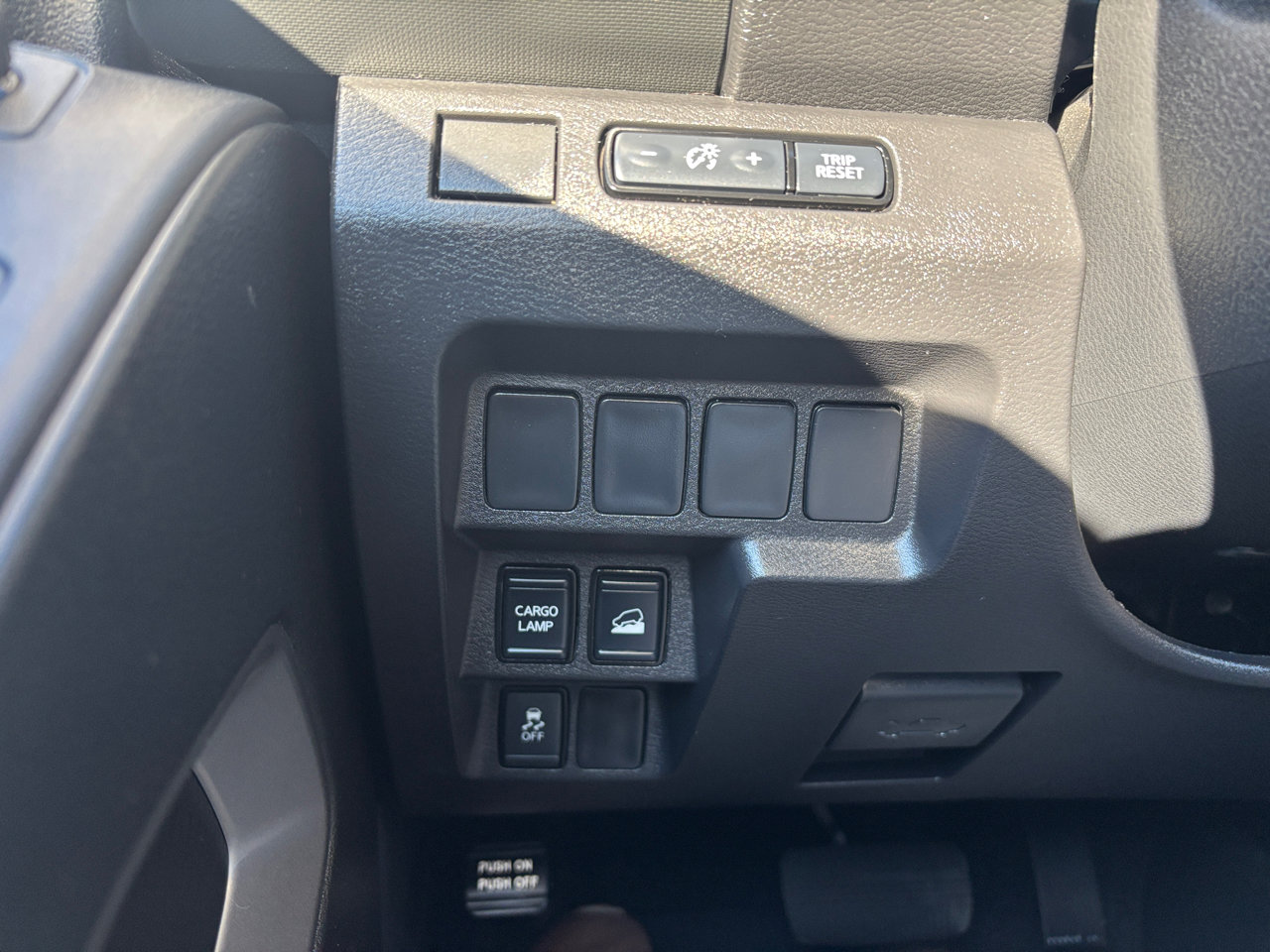 Used 2024 Nissan Frontier SV image 14