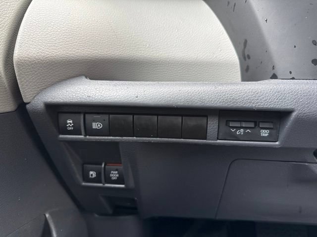 Used 2023 Toyota Sienna XLE FWD image 23