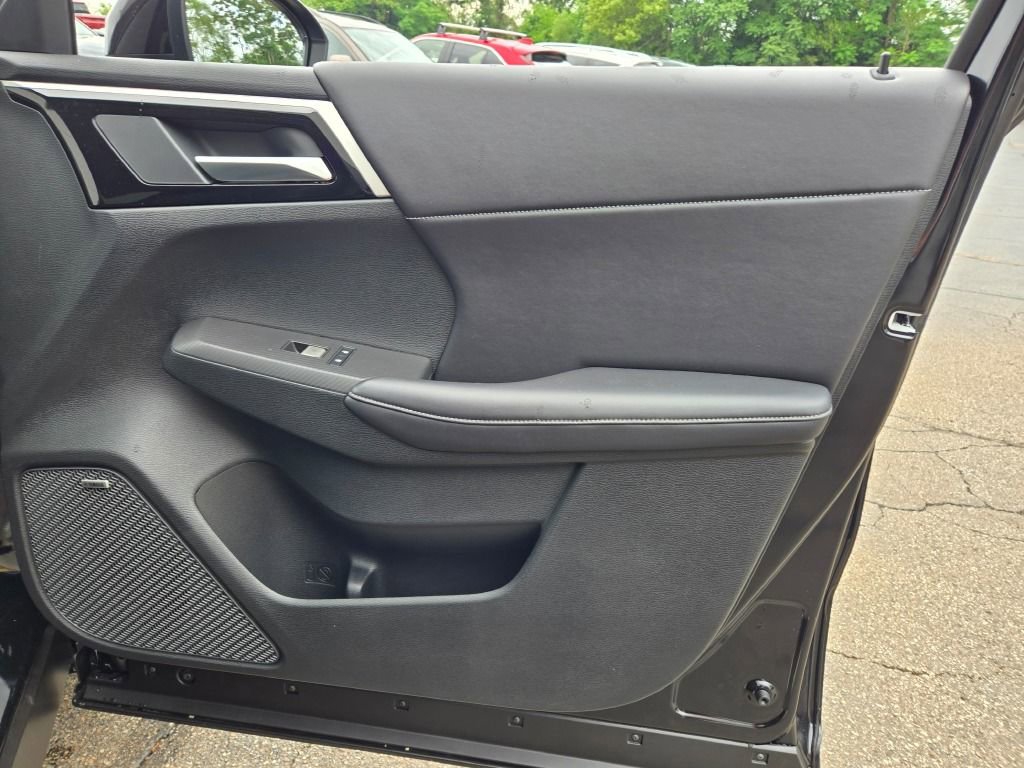 New 2025 Mitsubishi Outlander SE image 6