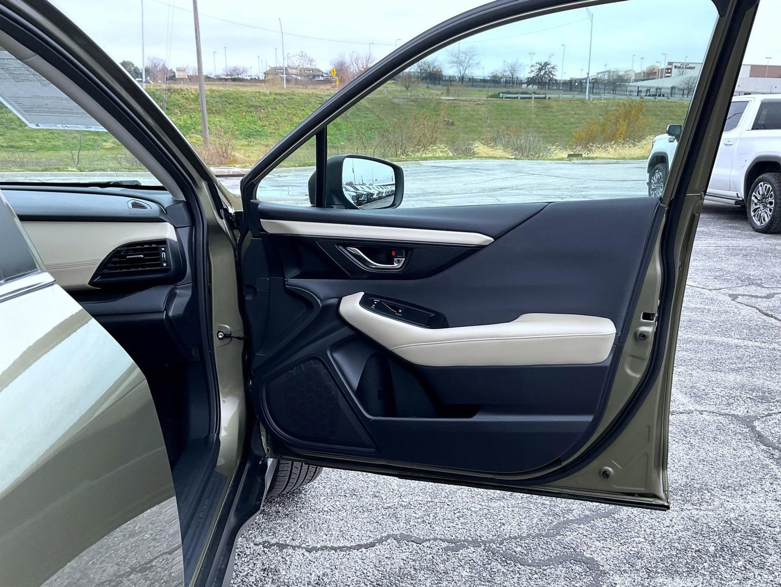 Used 2024 Subaru Outback Premium image 16