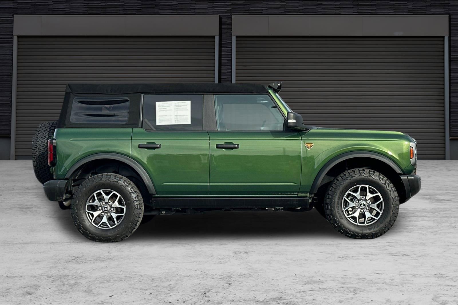 Used 2023 Ford Bronco Badlands image 3