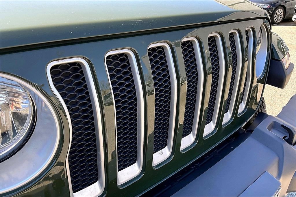 Used 2022 Jeep Wrangler Unlimited Sahara w/ Cold Weather Group AWD/4WD image 32