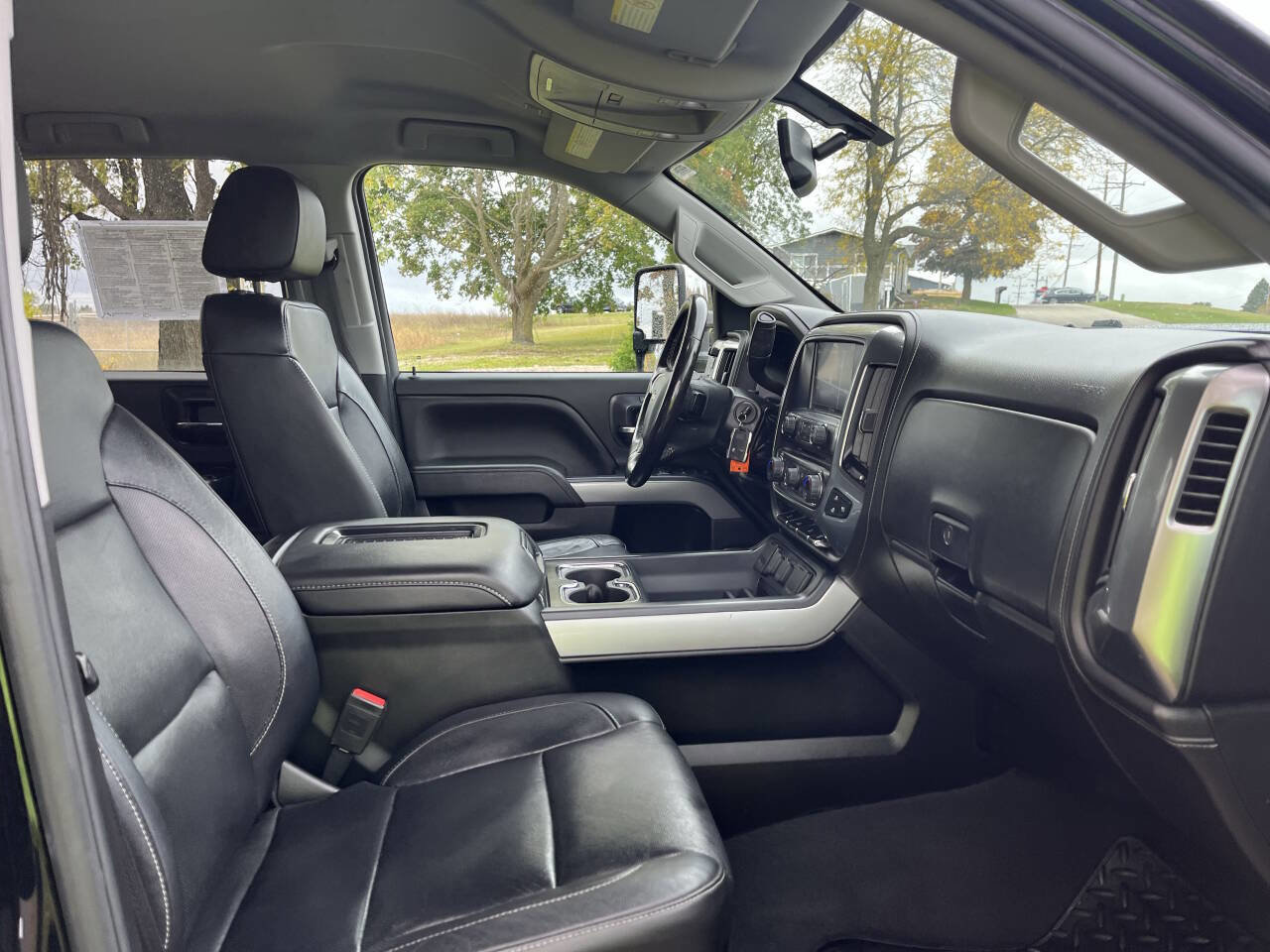 Used 2019 Chevrolet Silverado 2500 LTZ image 36