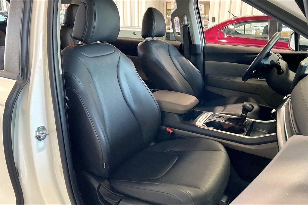 Used 2026 Kia Carnival FWD image 23