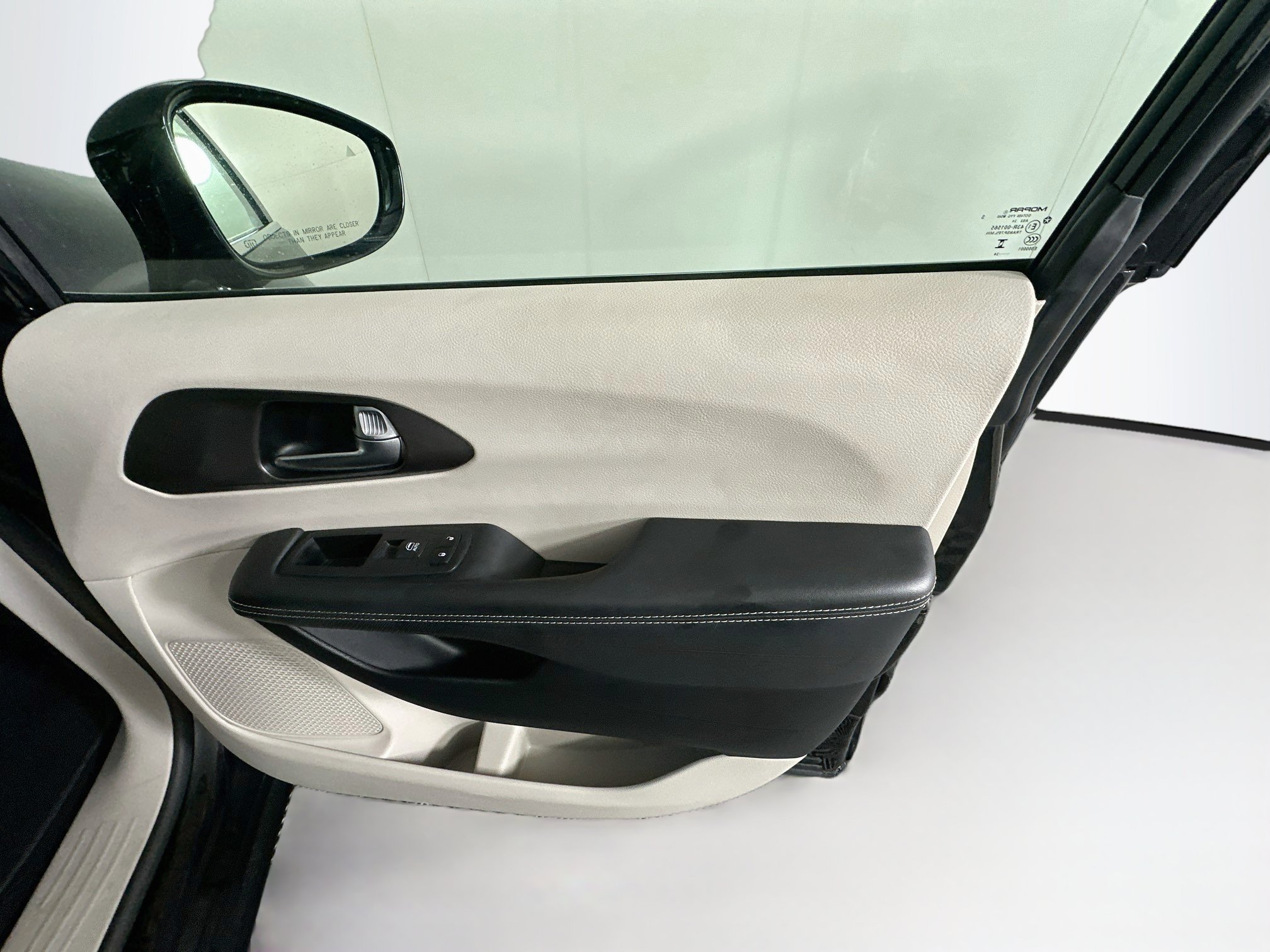 Used 2024 Chrysler Pacifica Touring-L FWD image 33