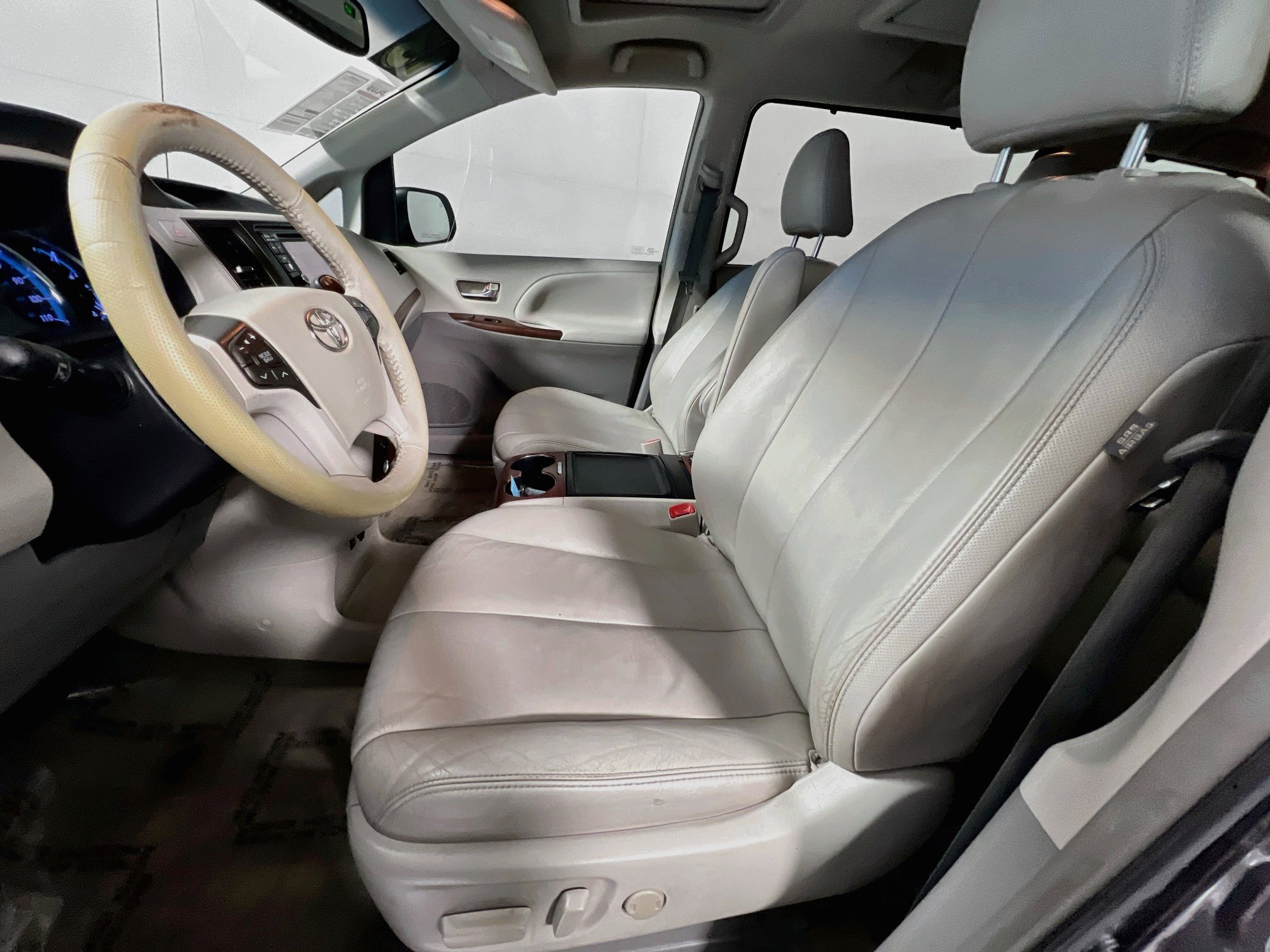 Used 2013 Toyota Sienna XLE w/ Entertainment Pkg AWD/4WD image 15
