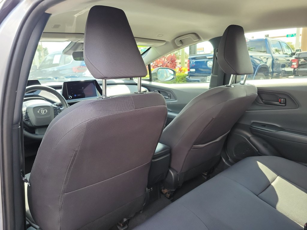 Used 2025 Toyota Prius LE FWD image 11