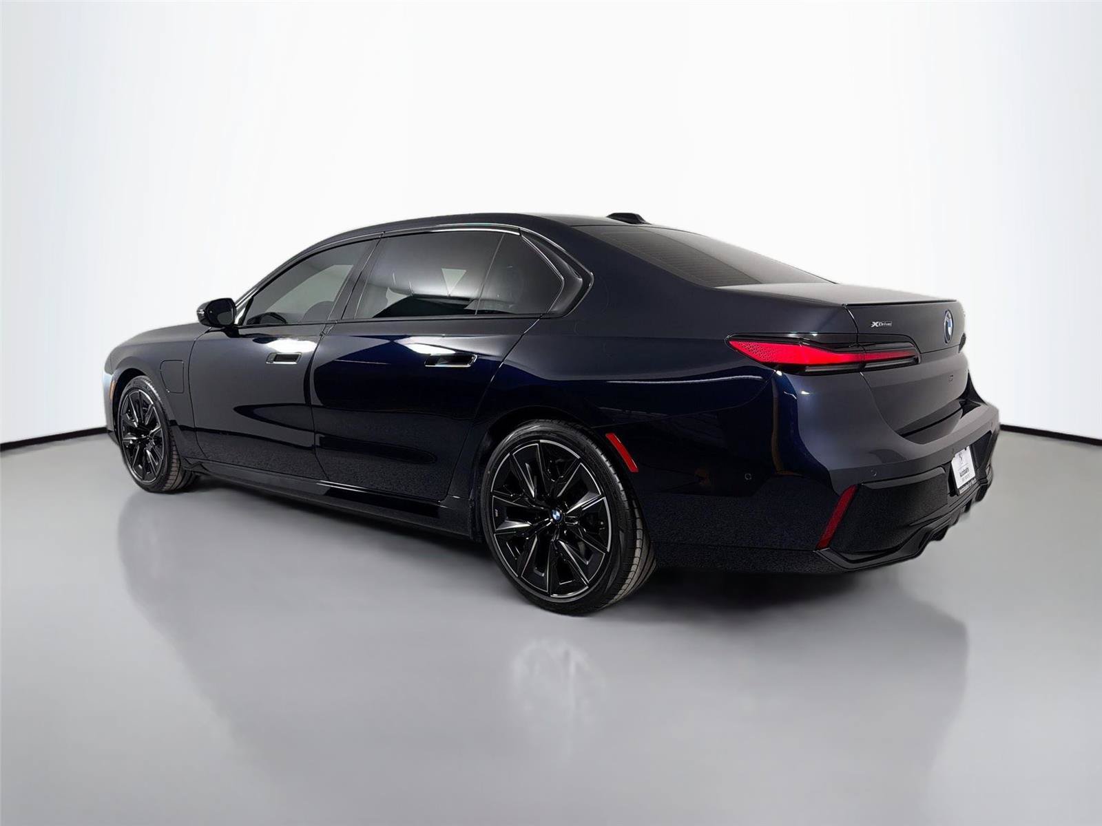 New 2026 BMW 750e xDrive w/ Premium Package AWD/4WD image 7