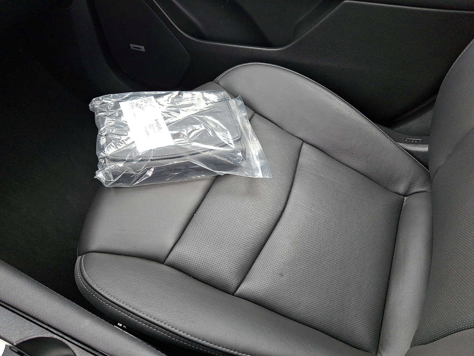 Certified 2024 Cadillac XT6 Premium Luxury w/ LPO, Floor Liner Package AWD/4WD image 17