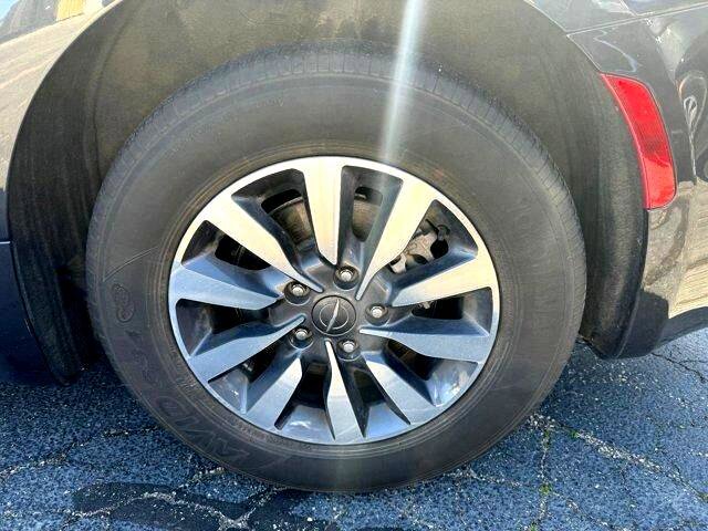 Used 2021 Chrysler Pacifica Touring-L w/ Uconnect Theater Family Group image 7