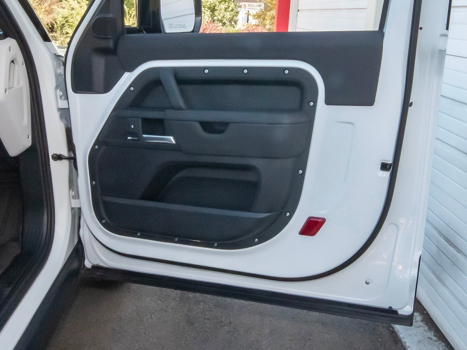 Used 2025 Land Rover Defender 90 S image 44