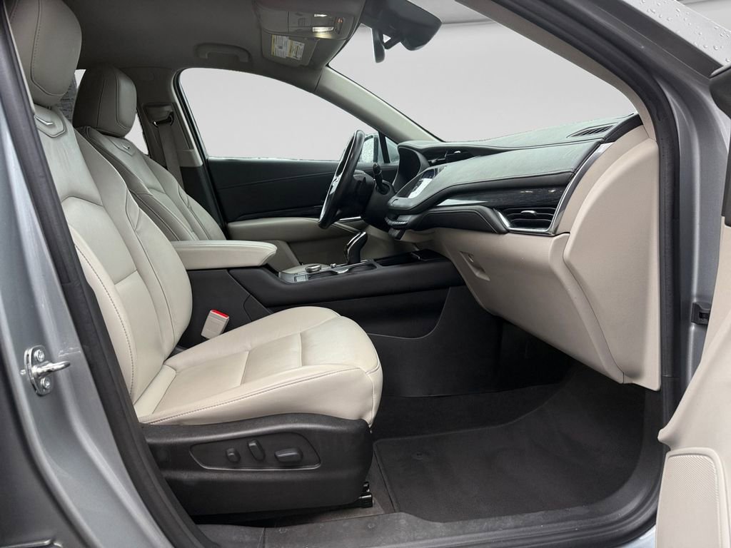 Used 2023 Cadillac XT4 Premium Luxury FWD image 16