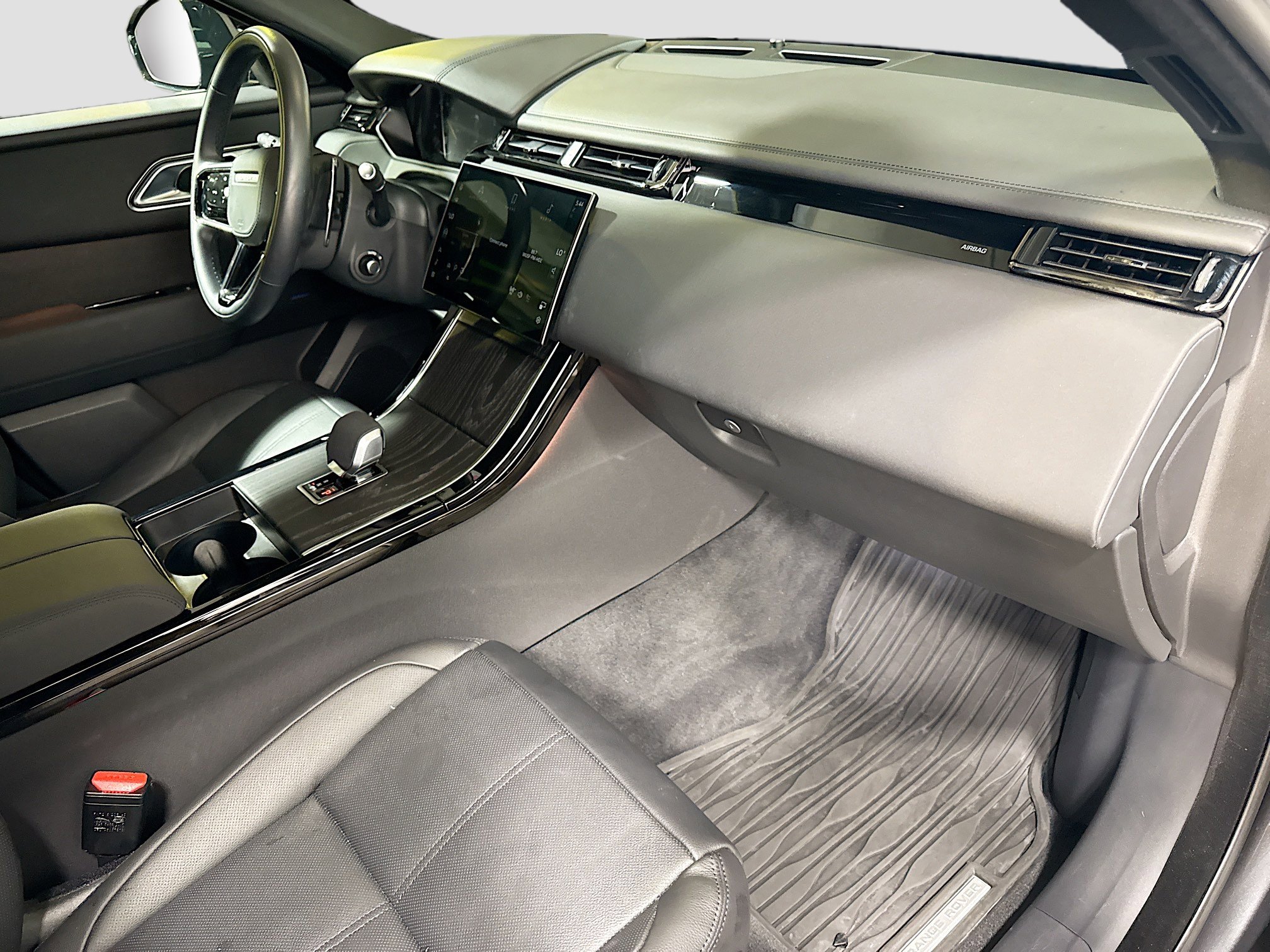 Certified 2026 Land Rover Range Rover Velar Dynamic SE AWD/4WD image 14