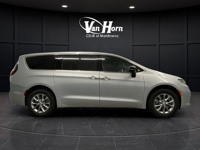 New 2026 Chrysler Pacifica Limited w/ Trailer Tow Group image 2