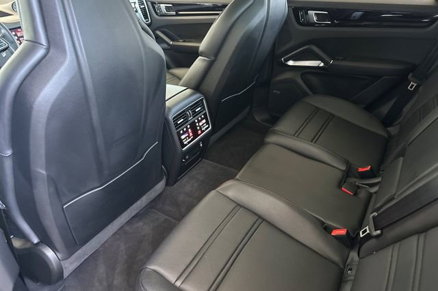 Used 2022 Porsche Cayenne Turbo AWD/4WD image 11