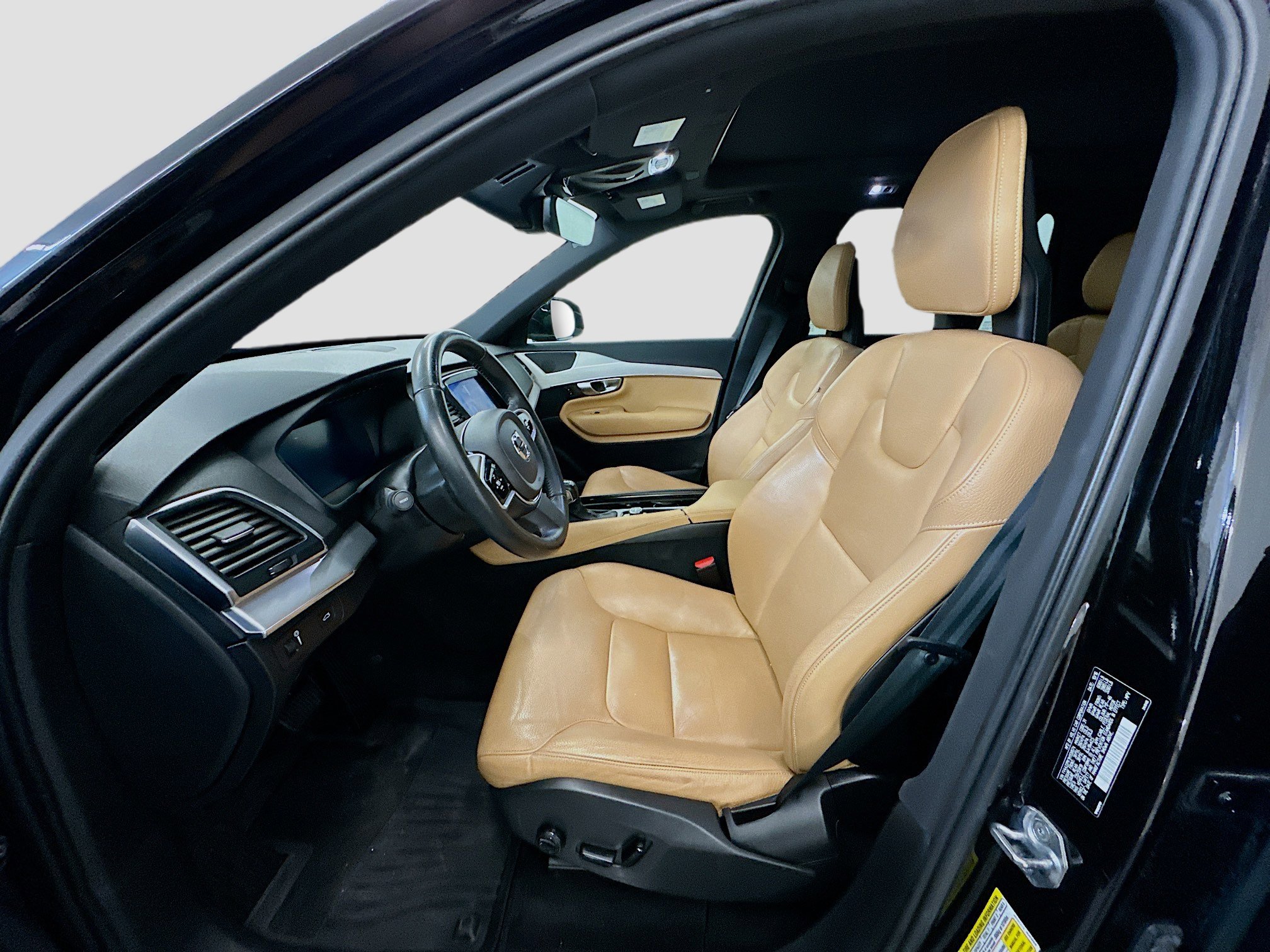 Used 2017 Volvo XC90 T6 Momentum w/ Vision Package image 13