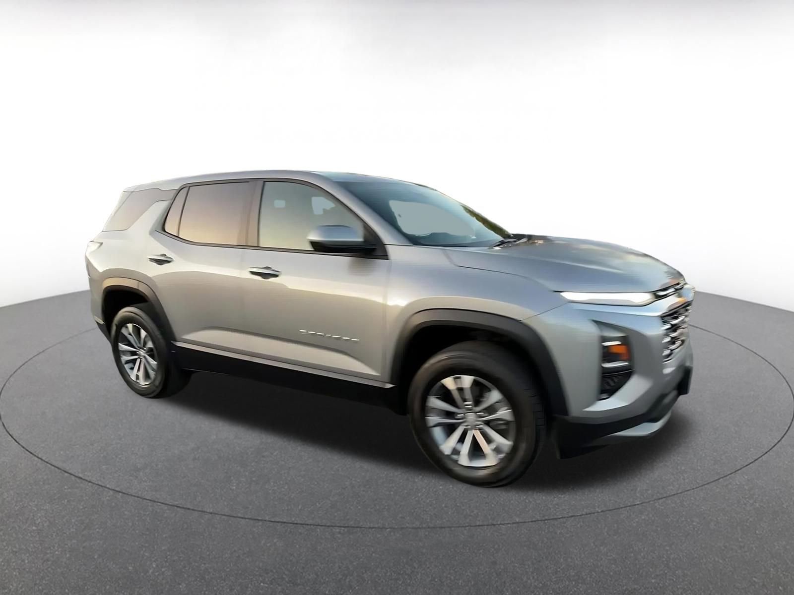 Used 2025 Chevrolet Equinox LT image 2