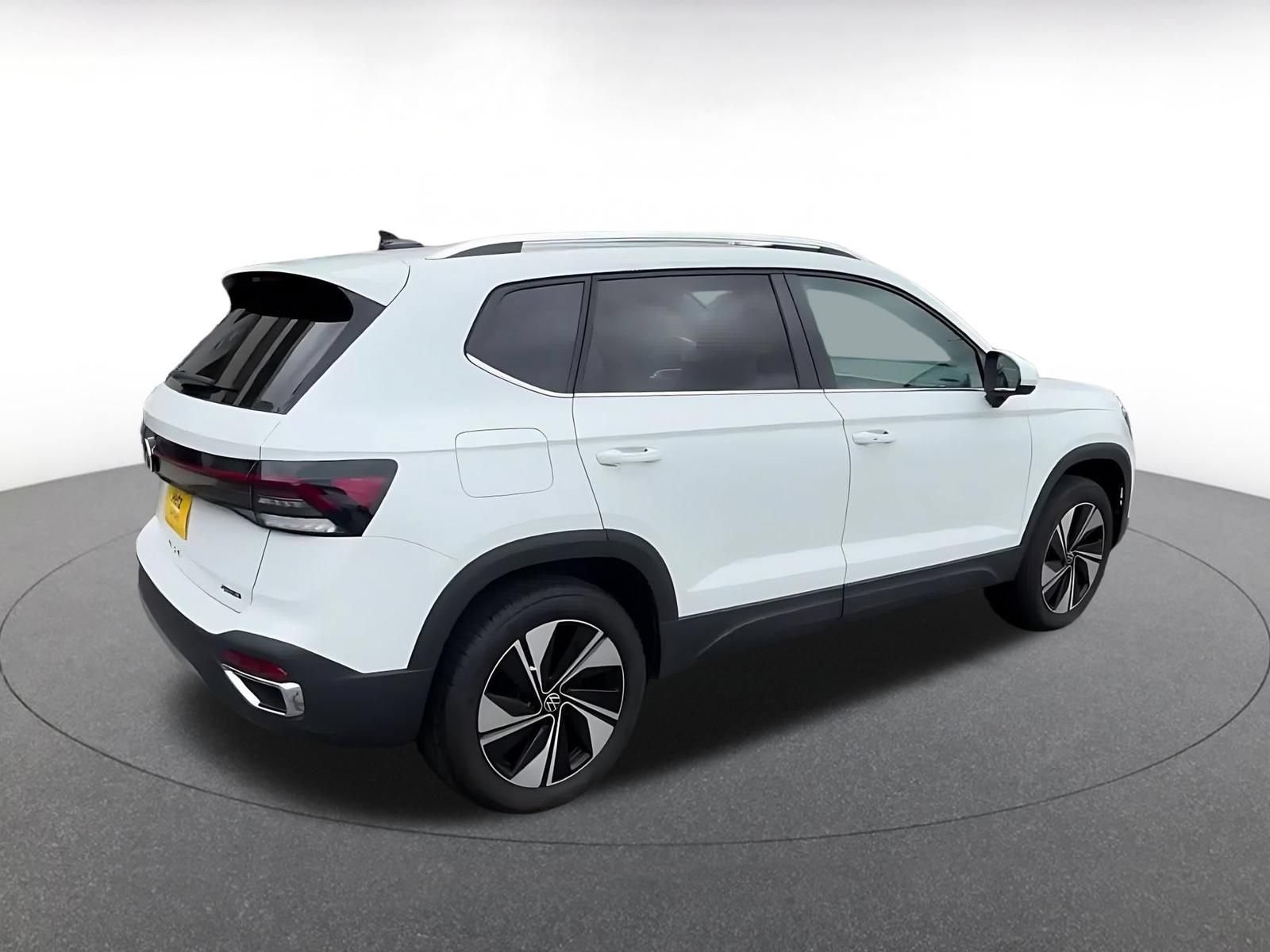 Used 2025 Volkswagen Taos SE AWD/4WD image 14