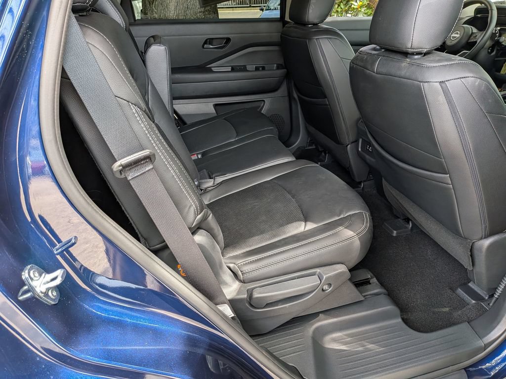 Used 2025 Nissan Pathfinder SV FWD image 27
