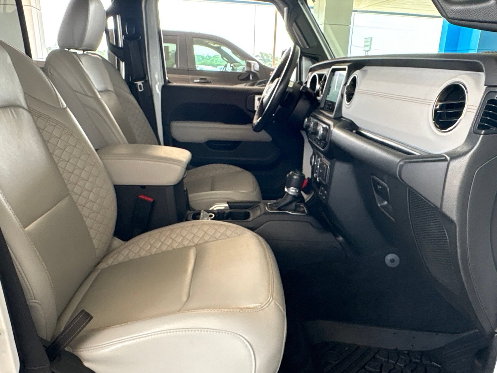 Used 2021 Jeep Wrangler Unlimited Sahara AWD/4WD image 19
