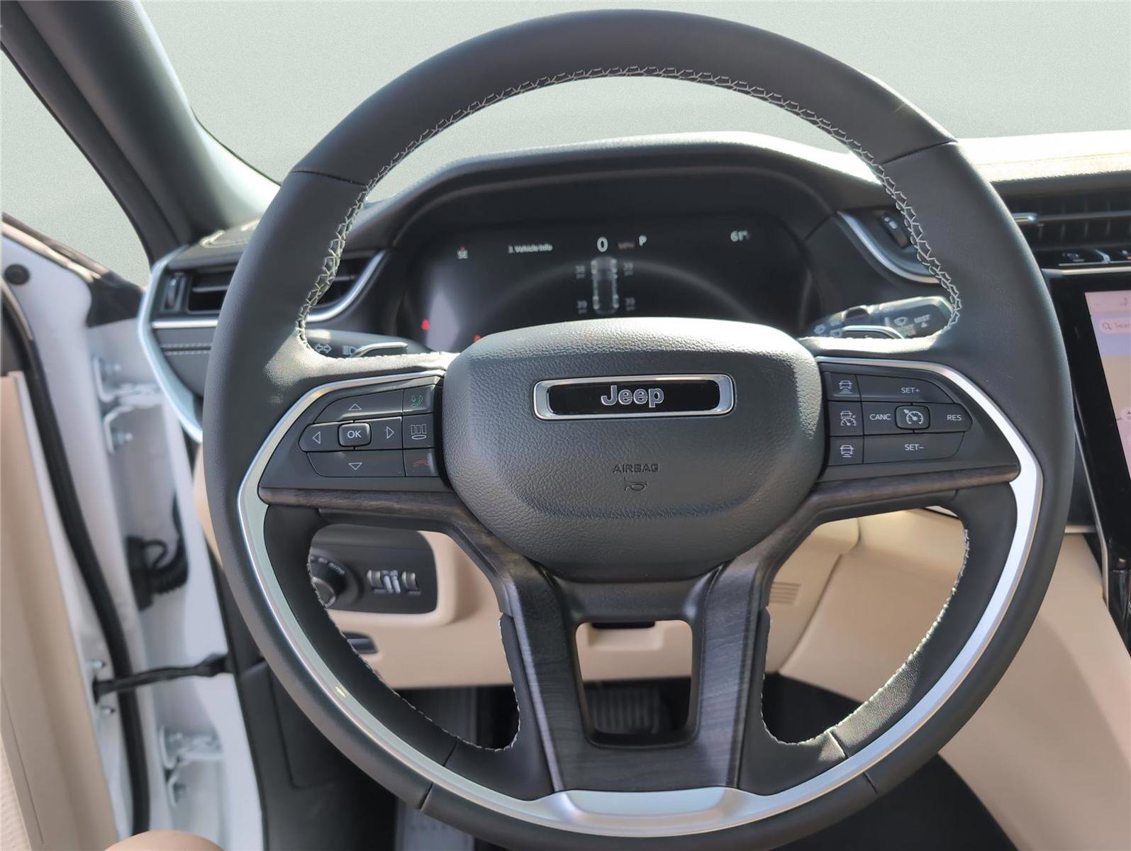 New 2025 Jeep Grand Cherokee Limited w/ Trailer Tow Package image 28