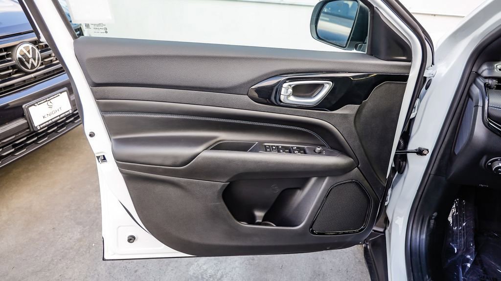 New 2026 Jeep Compass Latitude image 21