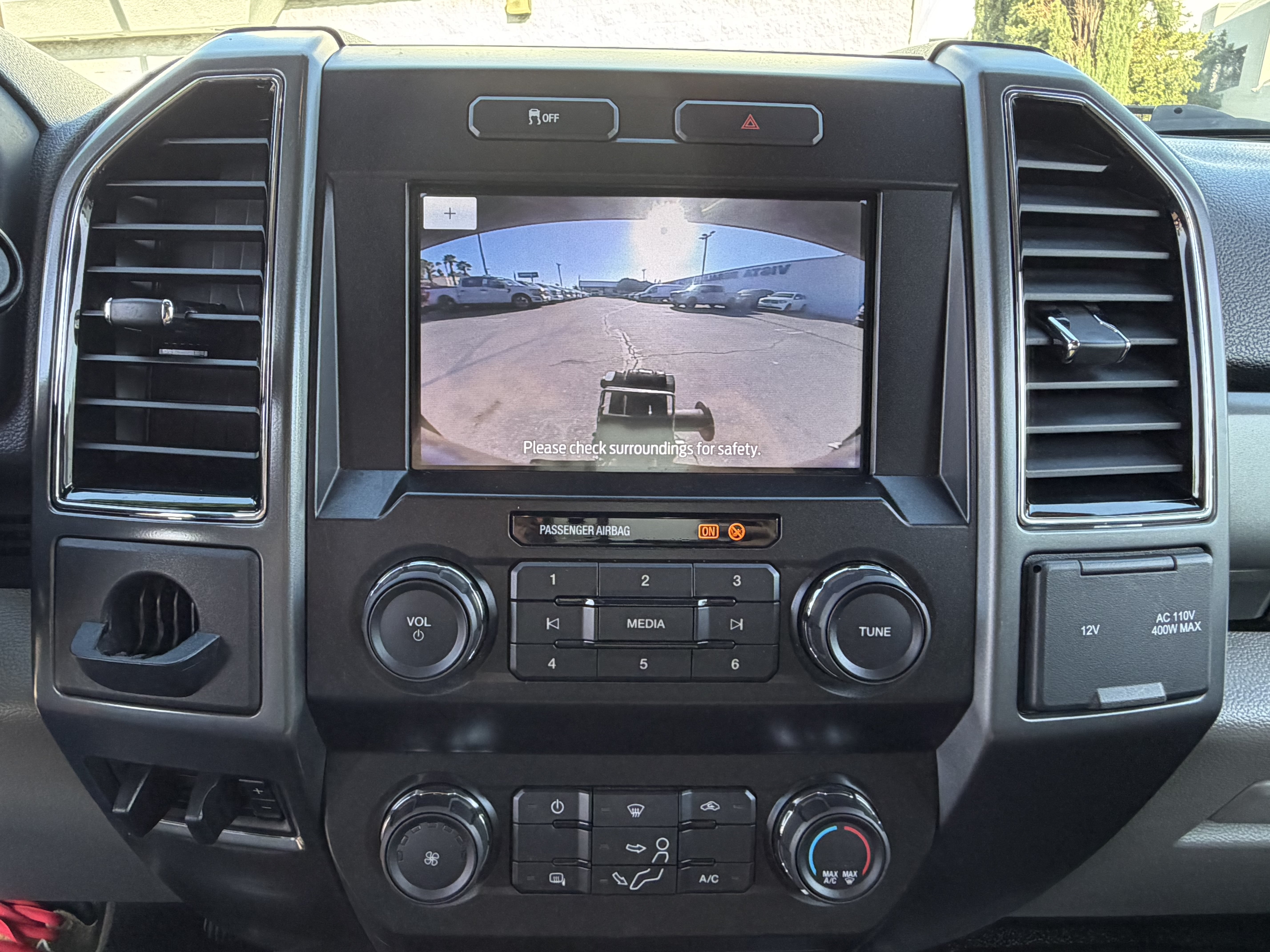 Certified 2022 Ford F550 2WD Crew Cab Super Duty w/ XLT Value Package image 19