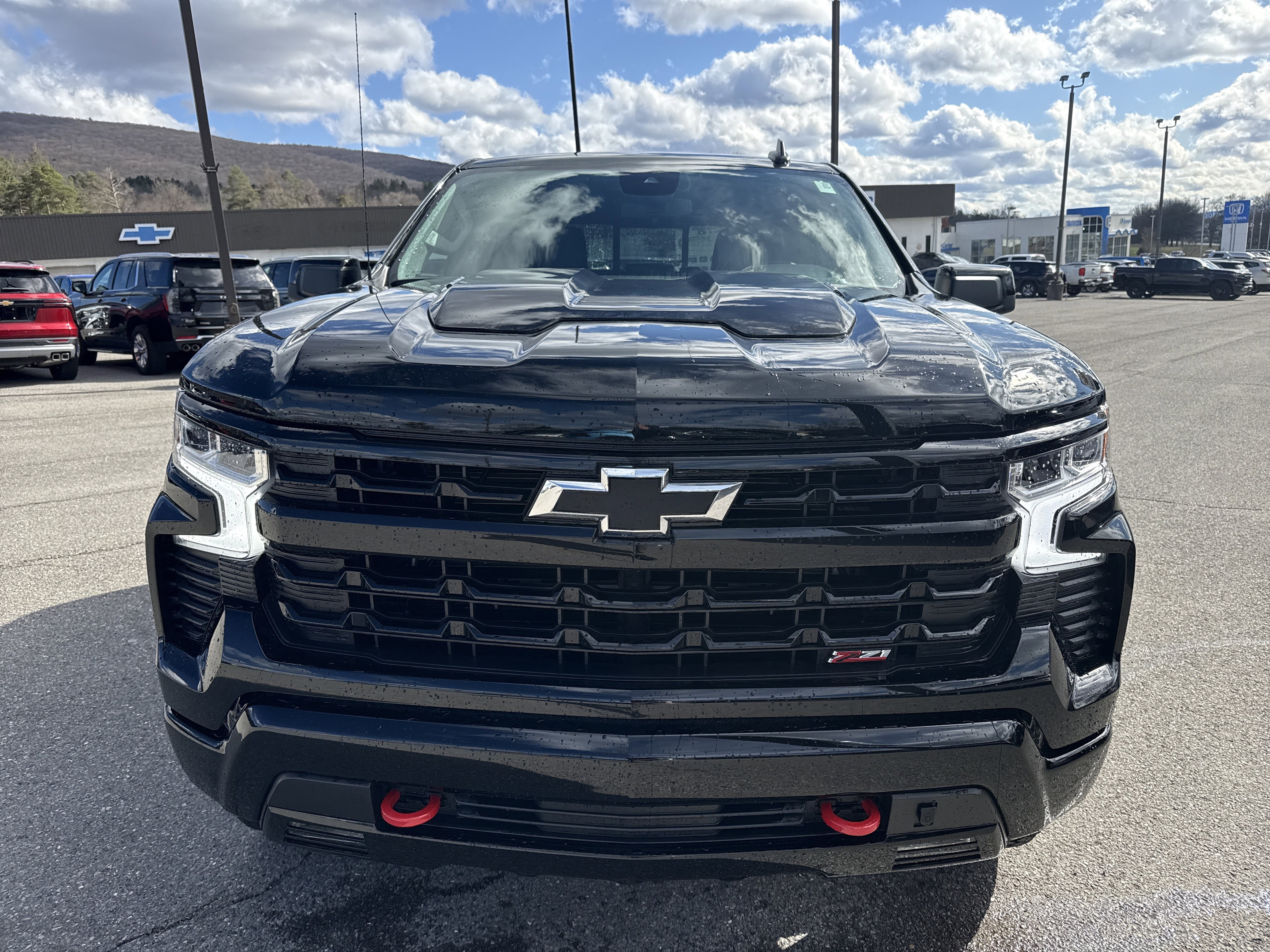 Used 2025 Chevrolet Silverado 1500 LT Trail Boss w/ Convenience Package II image 9