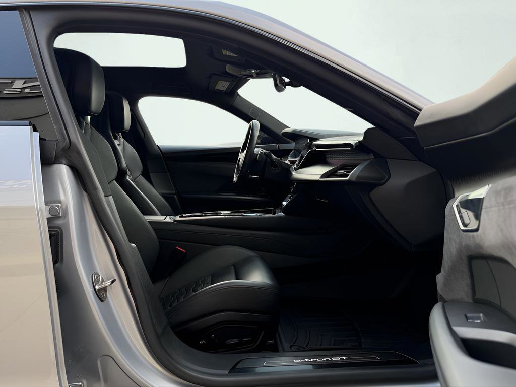 Used 2022 Audi e-tron GT Prestige image 33