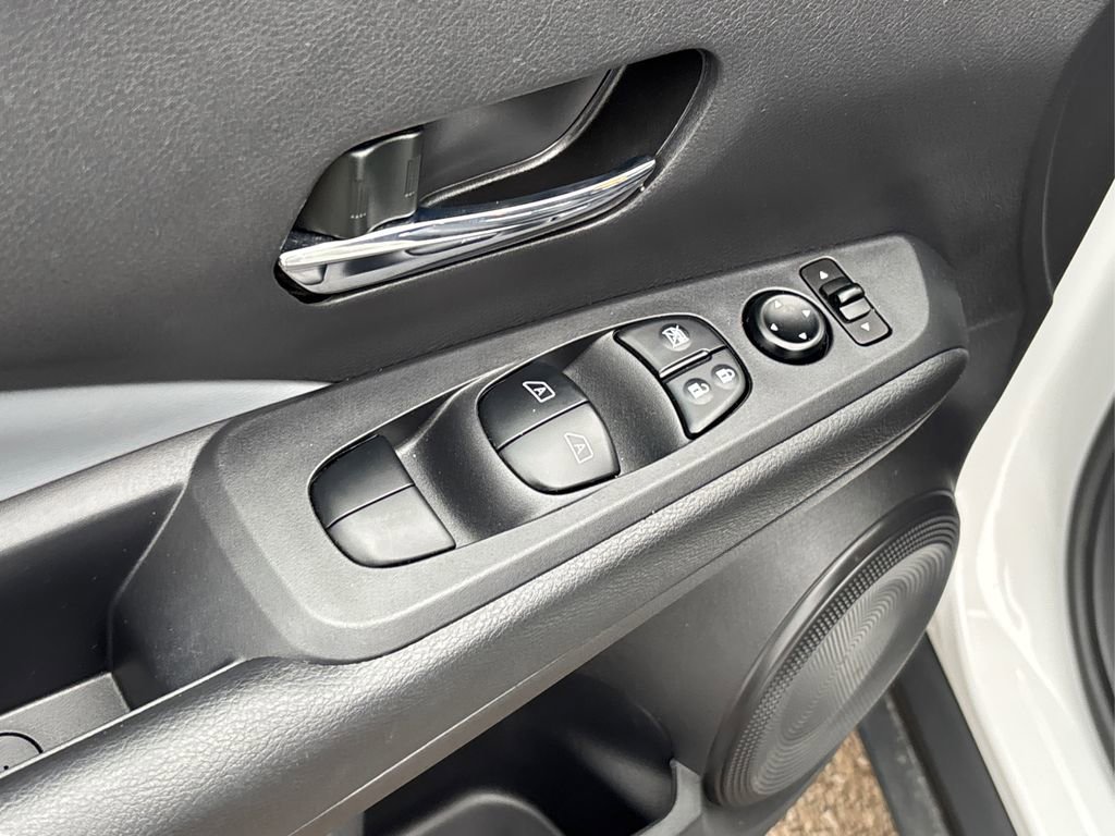 Used 2023 Nissan Kicks SR w/ SR Premium Package image 27