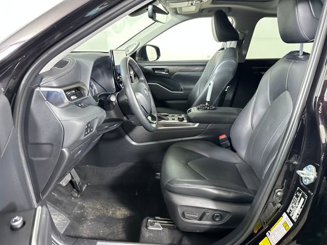 Used 2020 Toyota Highlander Limited image 11