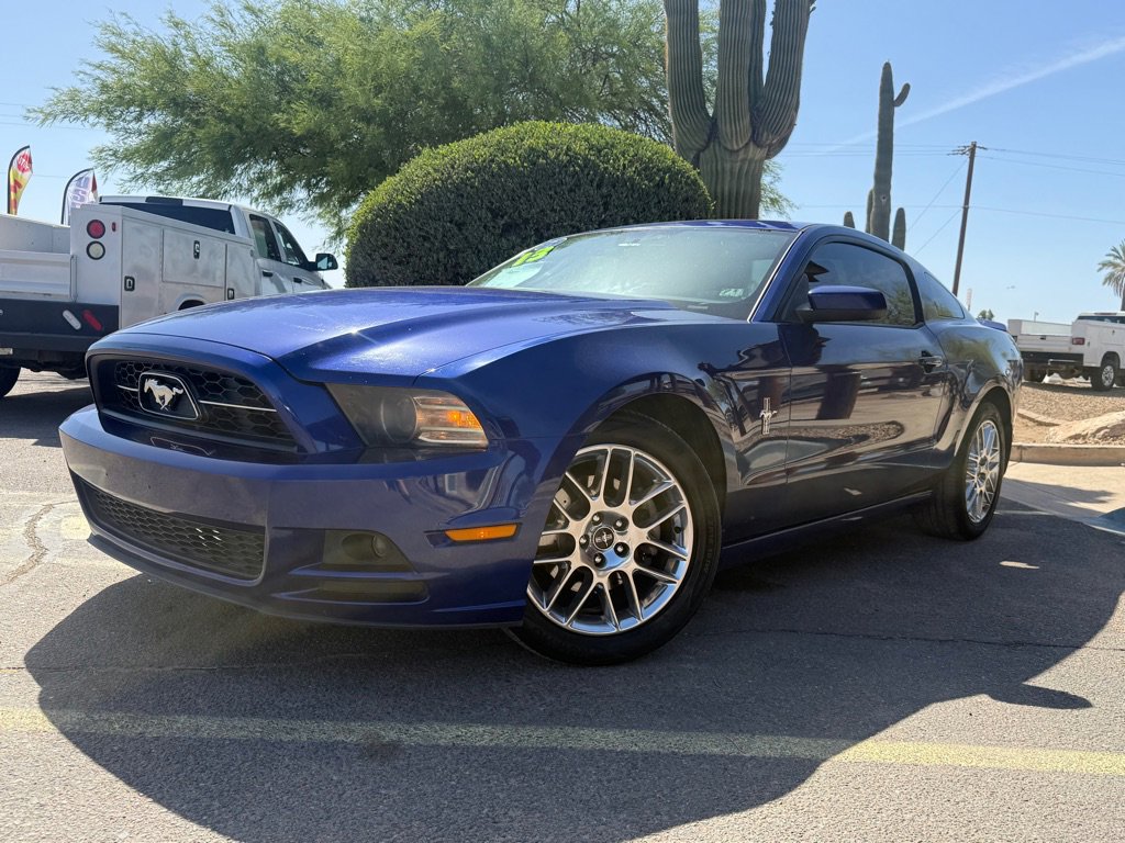 Used 2013 Ford Mustang Premium RWD image 1
