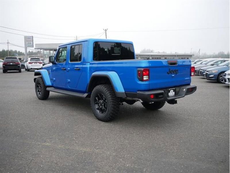 New 2025 Jeep Gladiator Sport image 3
