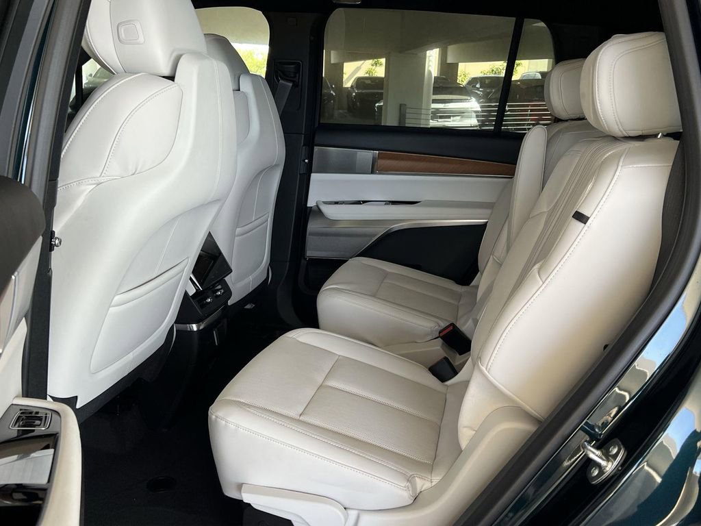 New 2026 Cadillac Vistiq Luxury image 28