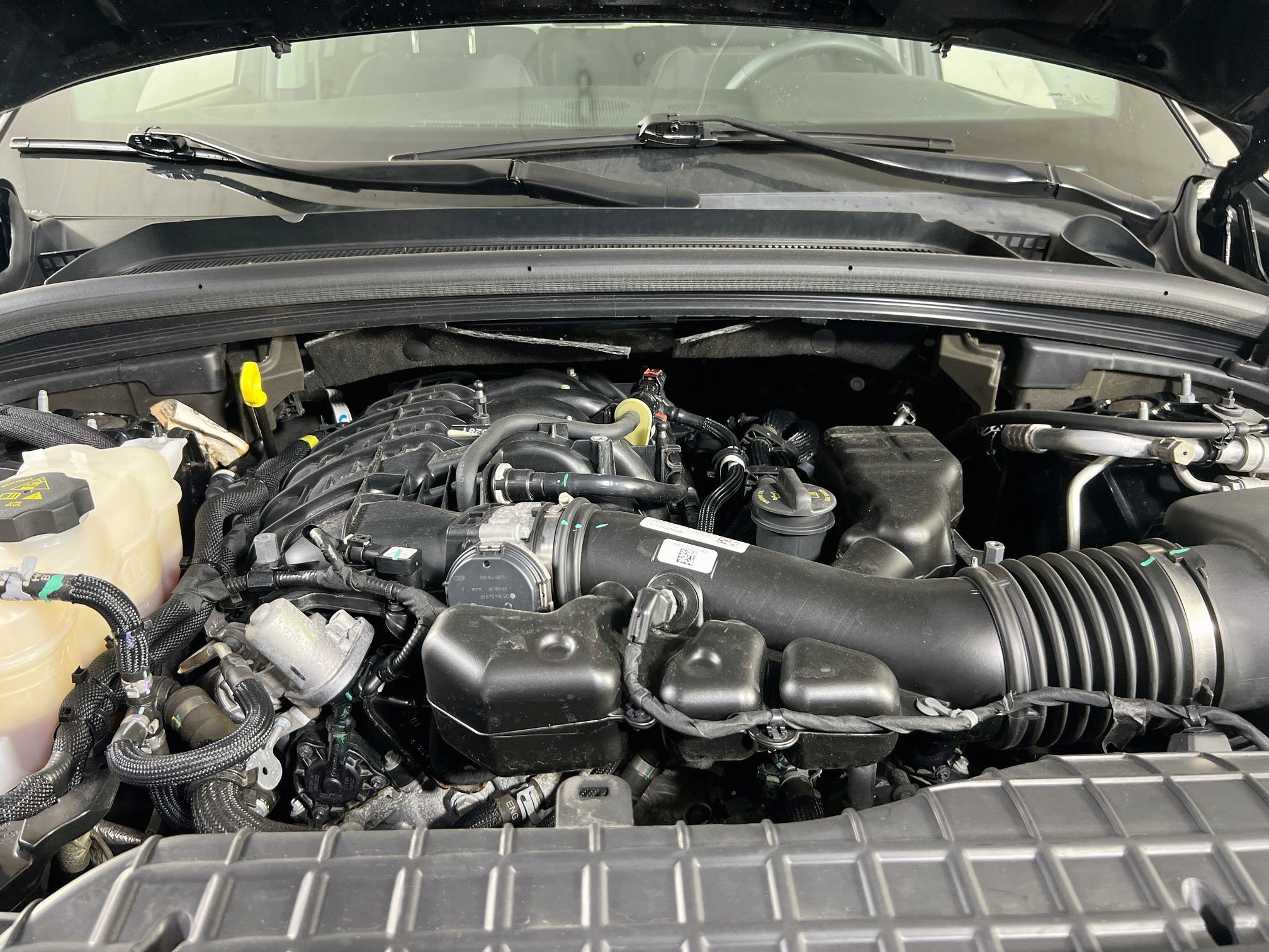 Used 2023 Jeep Grand Cherokee Laredo AWD/4WD image 28