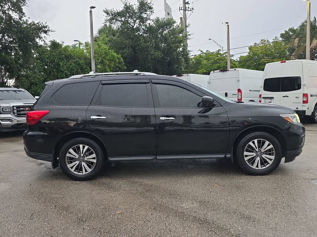 Used 2019 Nissan Pathfinder SL w/ Cargo Package FWD image 10