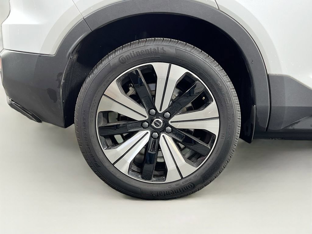 Used 2023 Volvo XC40 Recharge Core image 33