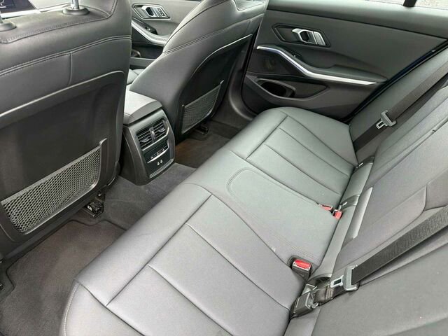 Used 2021 BMW 330i Sedan w/ Convenience Package RWD image 15