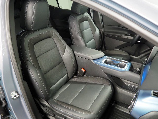 Used 2024 Chevrolet Equinox EV LT w/ LPO, Blackout Package image 2