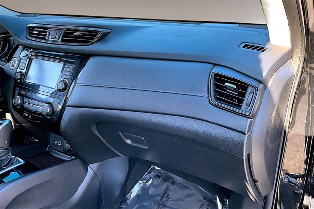 Used 2018 Nissan Rogue SV w/ Premium Package image 24