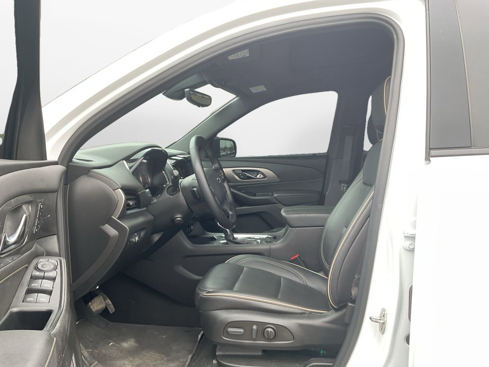 Used 2023 Chevrolet Traverse Premier w/ Redline Edition image 9