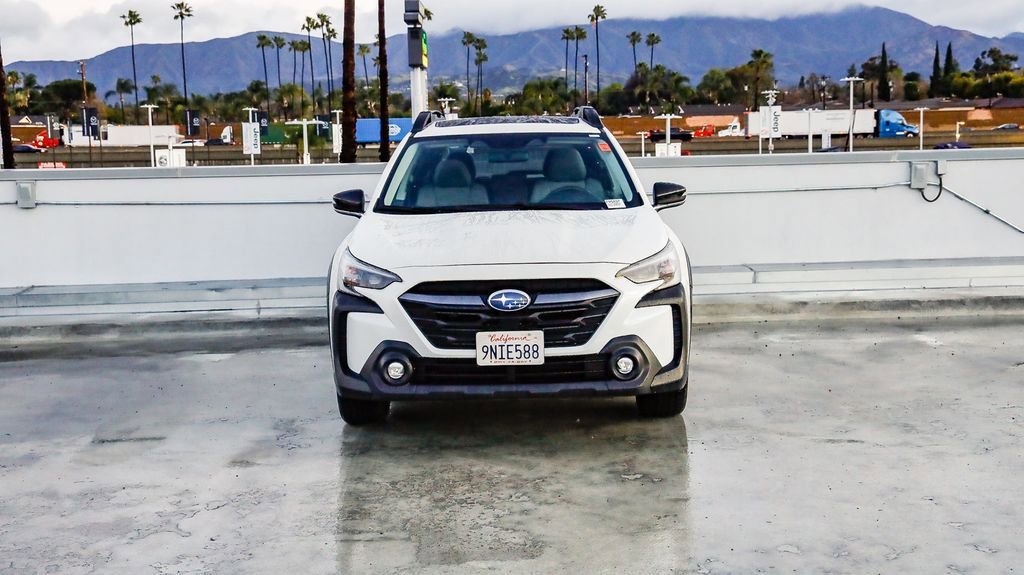 Used 2025 Subaru Outback Premium image 3