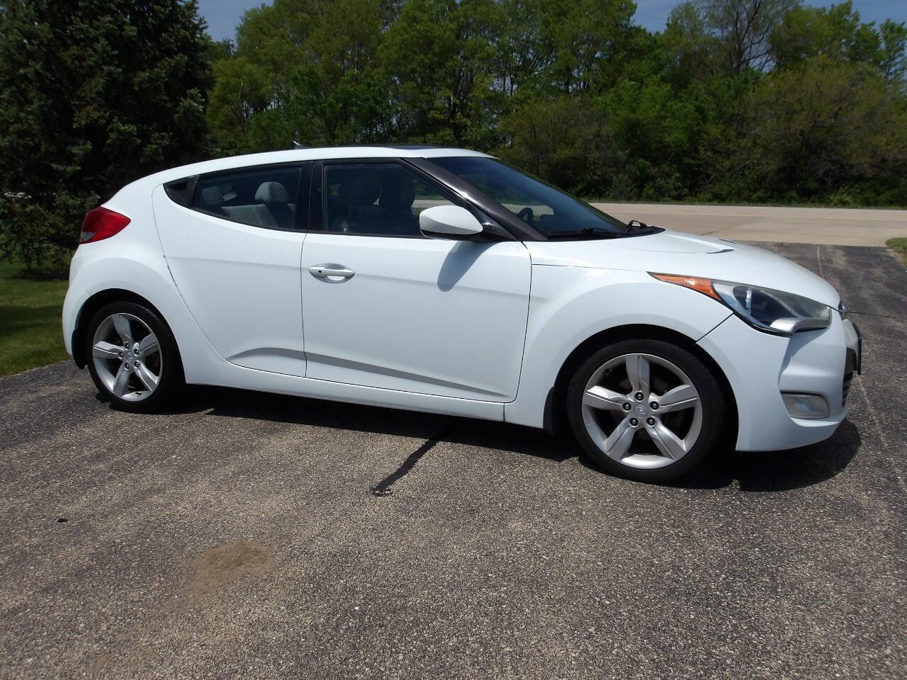 Used 2013 Hyundai Veloster w/ Tech Pkg FWD image 1